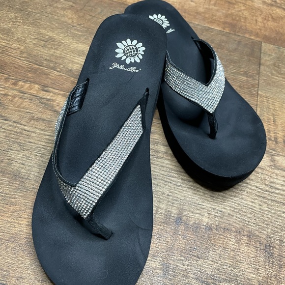 yellow box cliff flip flops